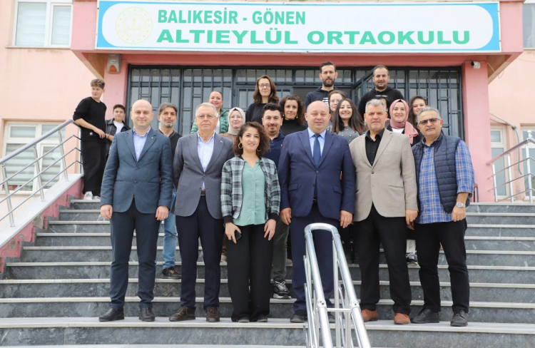 PALAZ GÖNEN’DE ÖĞRETMENLERİN GÜNÜNÜ KUTLADI