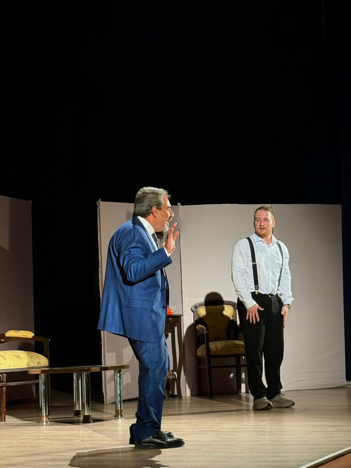 "YERİME YATAR MISIN?" SAHNEDE!