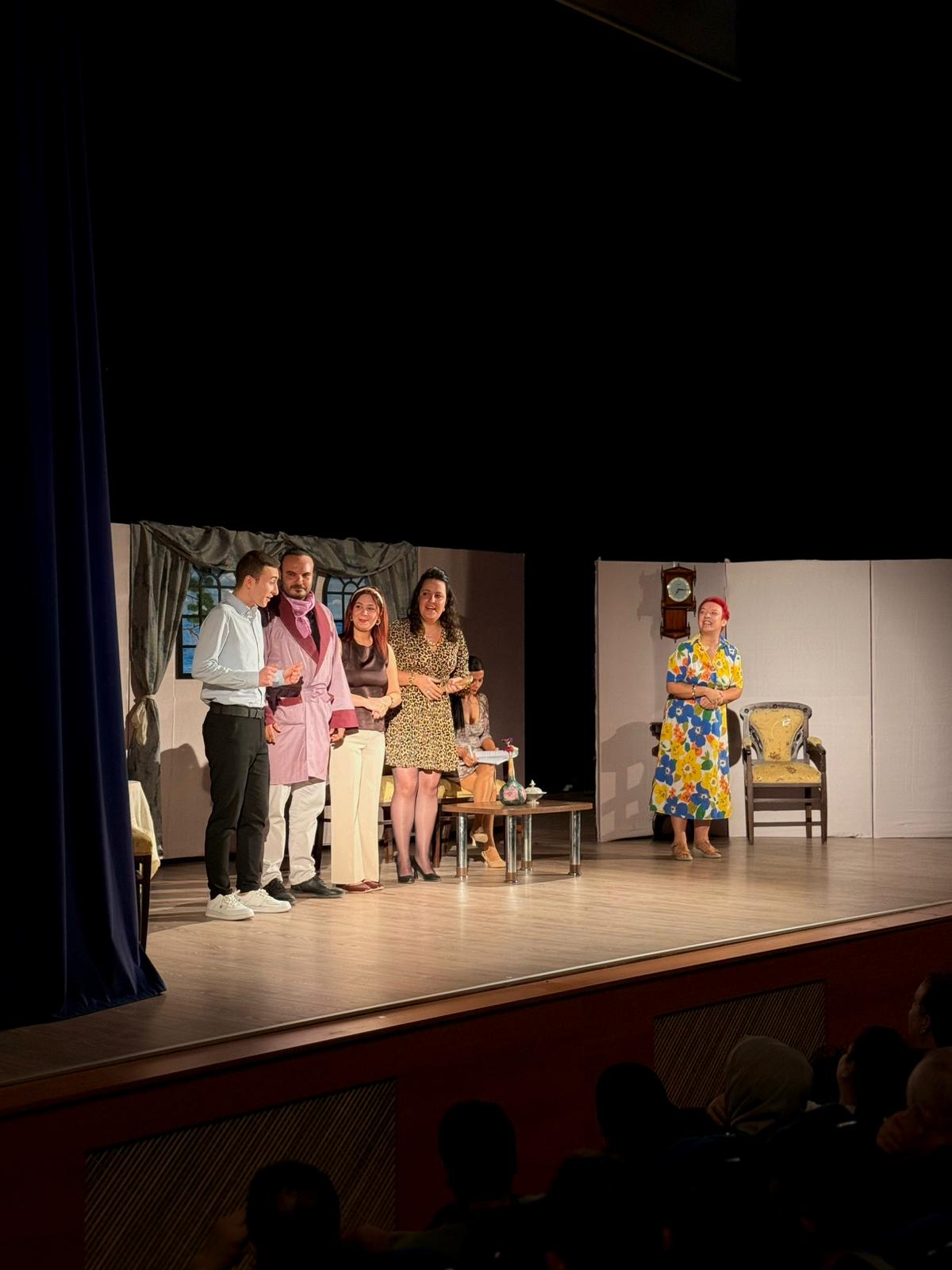 "YERİME YATAR MISIN?" SAHNEDE!