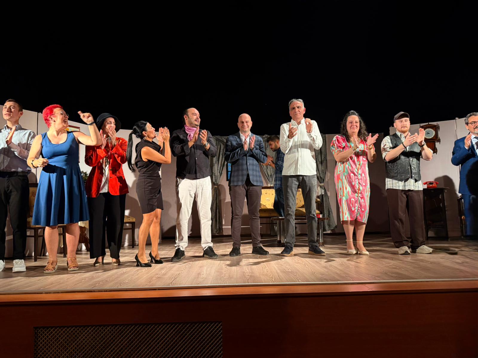 "YERİME YATAR MISIN?" SAHNEDE!